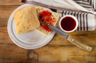 tatlı reçel ile ekmek