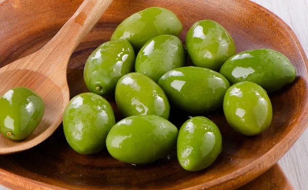 Green olives on a plate. — Stock Photo, Image