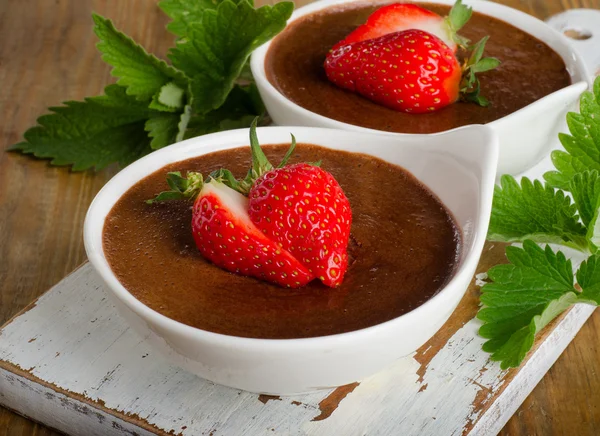 Chocolate Mousse with strawberries — Stock Photo, Image