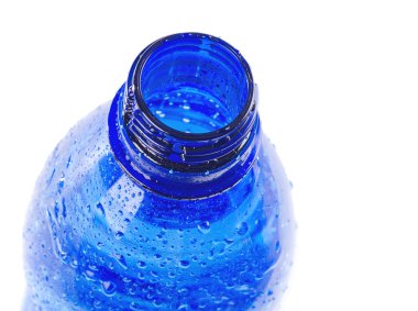Plastik şişe içme suyu.