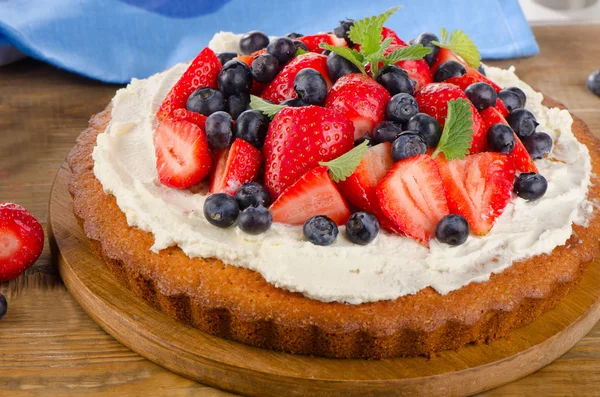 Pastel de crema de bayas frescas — Foto de Stock