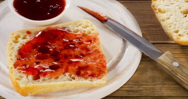 tatlı reçelli taze ekmek