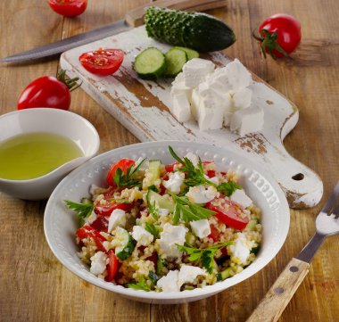 gluten ücretsiz beyaz peynir salatası