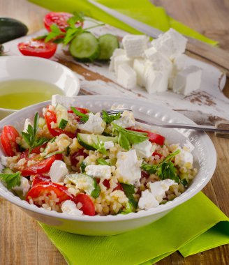 gluten ücretsiz beyaz peynir salatası