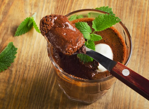 Ciocolată Mousse în lingură — Fotografie, imagine de stoc