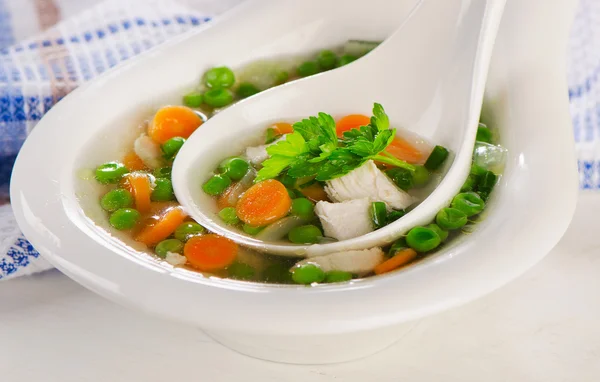 Sopa de frango com legumes — Fotografia de Stock