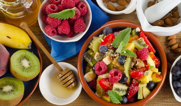 Healthy homemade fruit salad — Stock Photo, Image