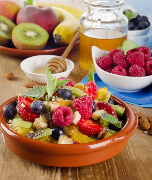 Salada de frutas caseira saudável — Fotografia de Stock