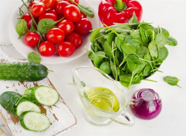 sebze salatası için malzemeler