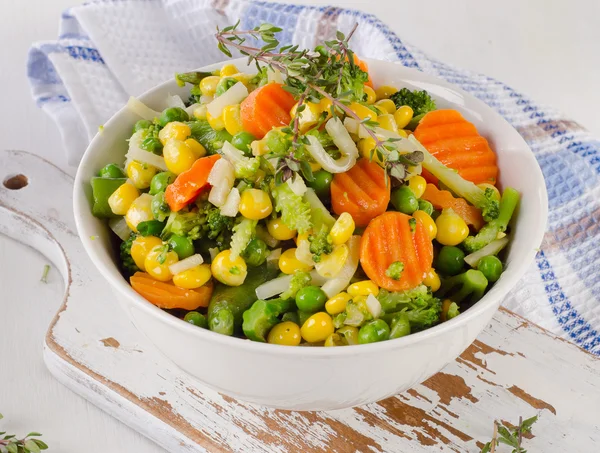 Mixed vegetables in bowl. — Zdjęcie stockowe