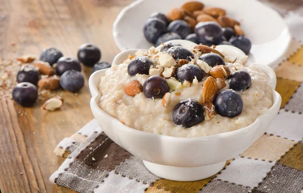 Haferflocken mit Blaubeeren — Stockfoto