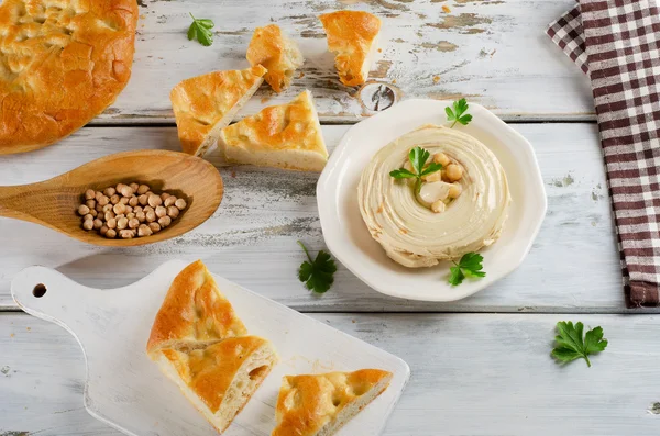 Plate of  a Creamy Hummus with pita — Stock Photo, Image