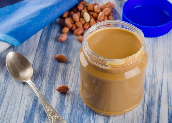 Erdnussbutter im Glas — Stockfoto