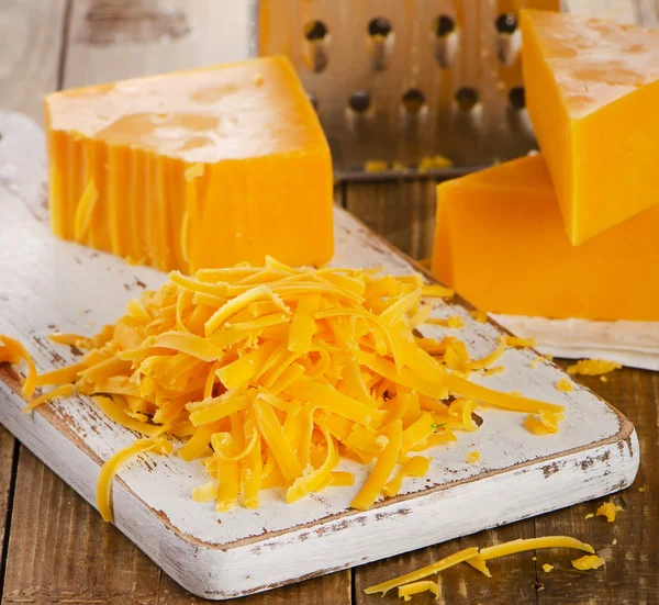 Geriebenen Cheddar-Käse — Stockfoto