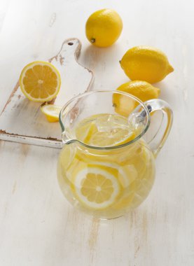 Taze limon ile su