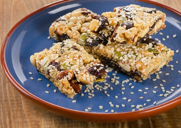 Gesunde Müsliriegel aus Obst und Nüssen — Stockfoto