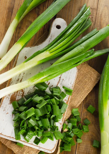 Green onion on wooden cutting board — Stock Photo, Image