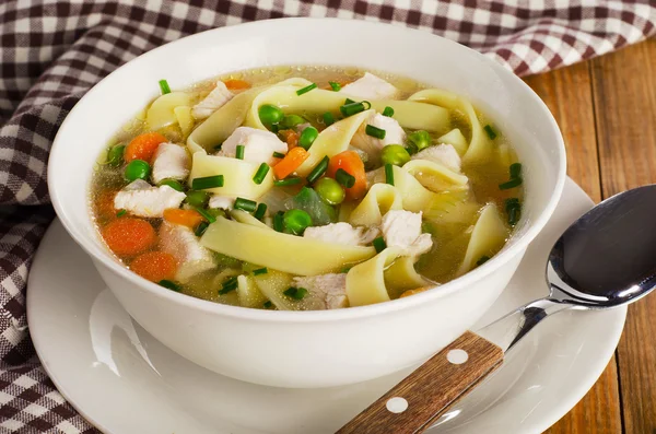 Cuenco de sopa de fideos de pollo —  Fotos de Stock