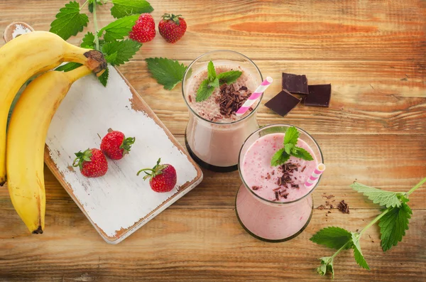 Smoothies med jordgubbar och bananer — Stockfoto