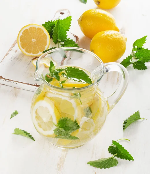 Water with fresh lemon — Stock Photo, Image