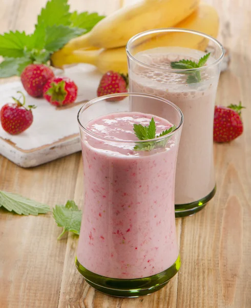 Φρούτα smoothies με φράουλα και μπανάνα — Φωτογραφία Αρχείου