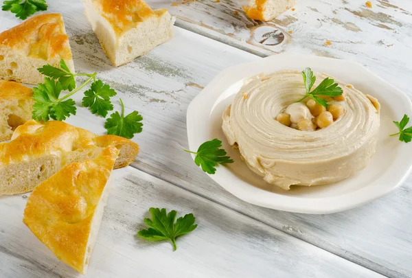 Hemmagjord krämig Hummus med pita — Stockfoto
