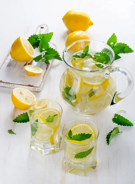 Lemon water with mint leaves — Stock Photo, Image