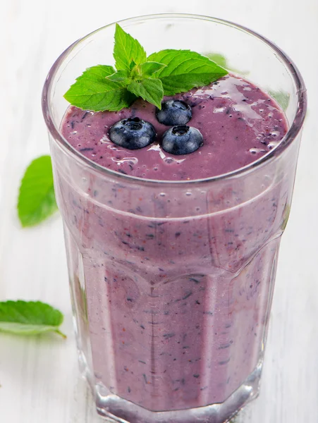 Glass of blueberry smoothie — Stock Photo, Image