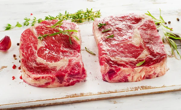 Ruwe rib eye steak — Stockfoto