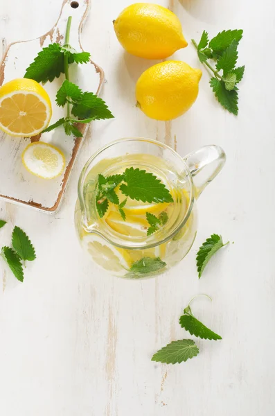 신선한 레몬 냉 수 — 스톡 사진