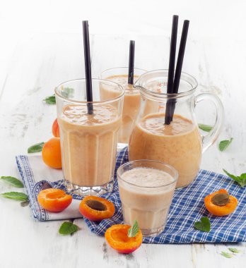 taze smoothies çilek ile