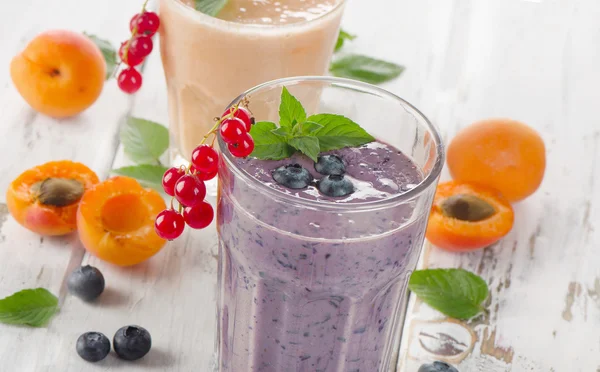 Frische Smoothies mit Beeren — Stockfoto