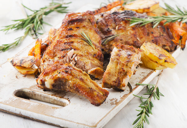 BBQ spare ribs with herbs