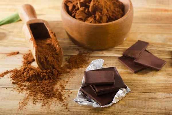 Čokoládové tyčinky s miskou — Stock fotografie