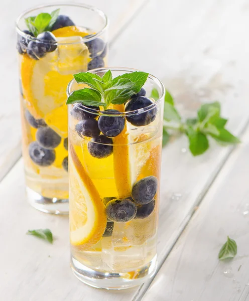 Vasos de agua de desintoxicación — Foto de Stock