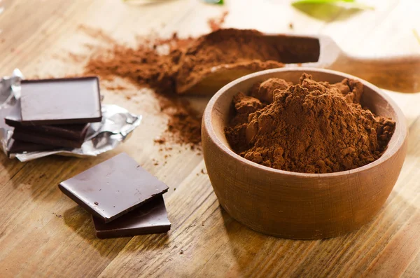 Chocolate bars with cacao powder. — Stock Photo, Image