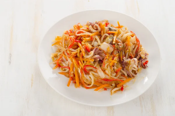 Rice noodles with vegetables — Stock Photo, Image