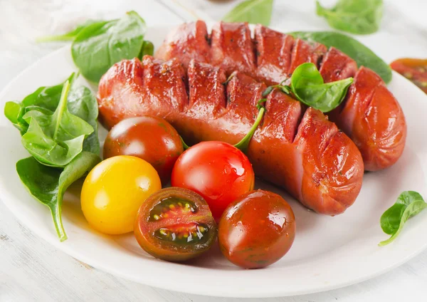 Geroosterde worstjes met Cherry Tomaten — Stockfoto