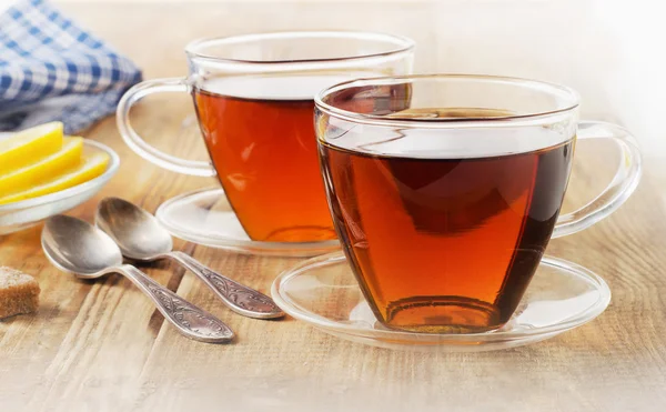 Glass cups of  black tea with lemon. — Stock Photo, Image