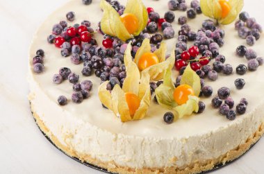 kek krem peynir ve çilek.