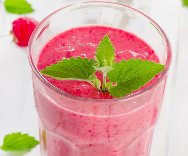 Frischer Himbeer-Smoothie zum Frühstück — Stockfoto