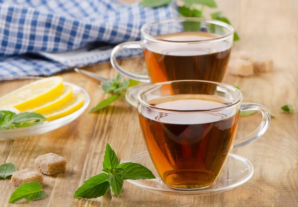 Cups of tea with mint leaves — Stock Photo, Image