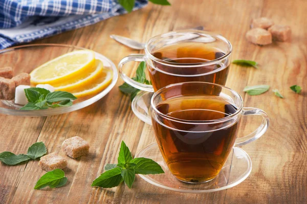 Glass Cups of tea with mint — Stock Photo, Image