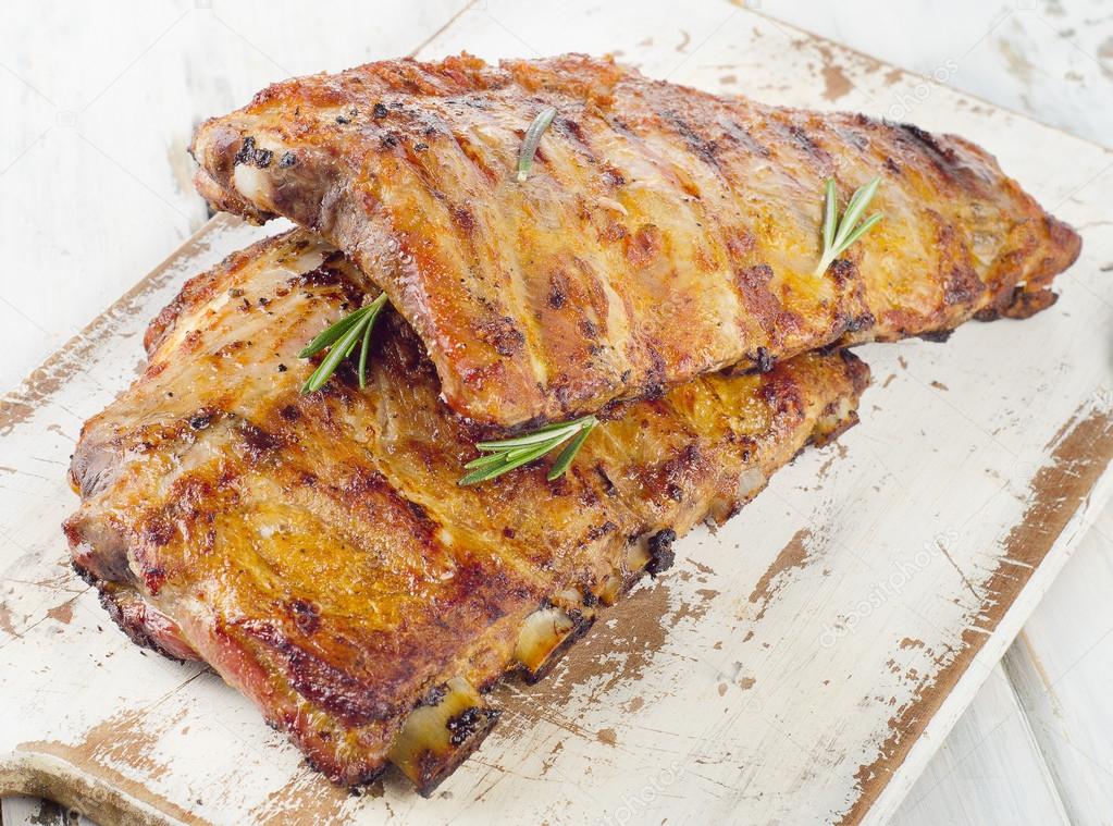 BBQ spare ribs with herbs