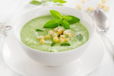 Ekmek arası kremalı sebze çorbası..