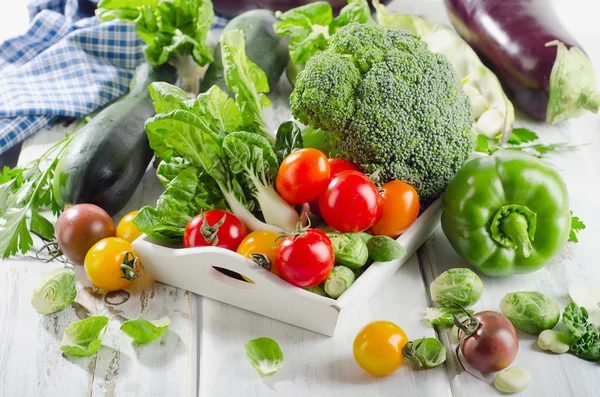 Produtos hortícolas orgânicos verdes frescos — Fotografia de Stock