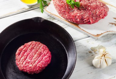 Ham sığır eti burger patty