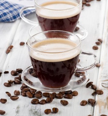 İki bardak kahve bardağı