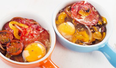 Yumurta sebze ve chorizo.