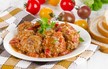 Domates soslu köfte.